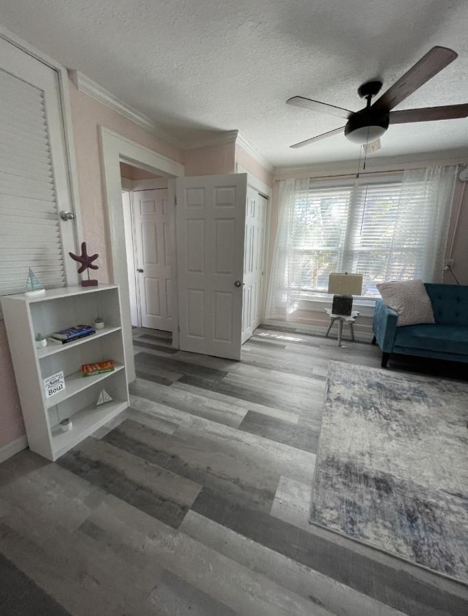The Blue Wave Suite Unit B St. Petersburg Exterior photo